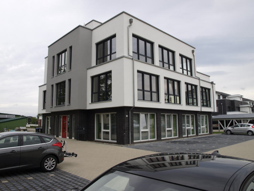 Praxishaus in Adendorf ! - Bild3.png