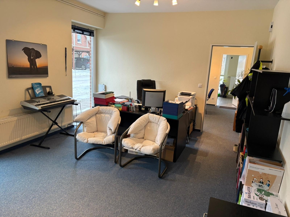 * Praxis/Bürofläche in Häcklingen * - Büro