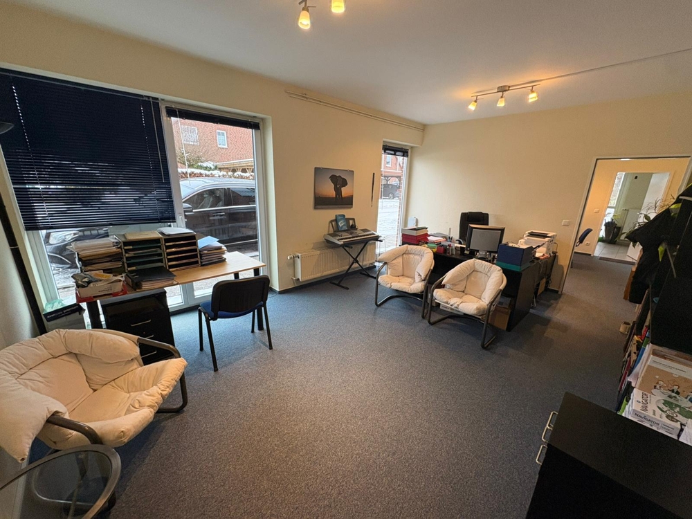 * Praxis/Bürofläche in Häcklingen * - Büro