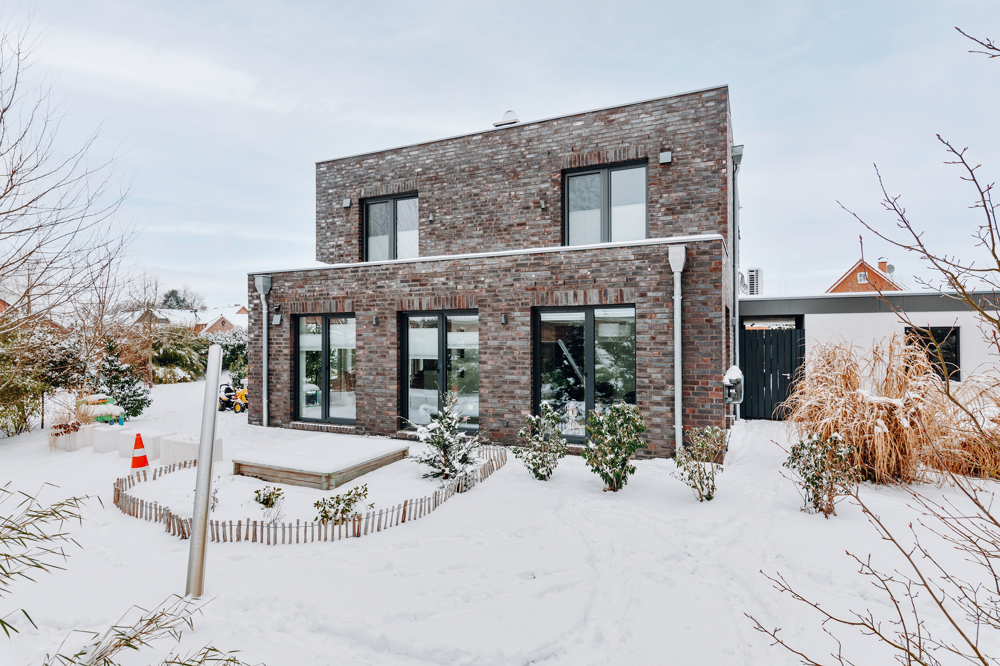 Einzigartiges Architektenhaus für Ihre Familie in Brietlingen - Rückansicht