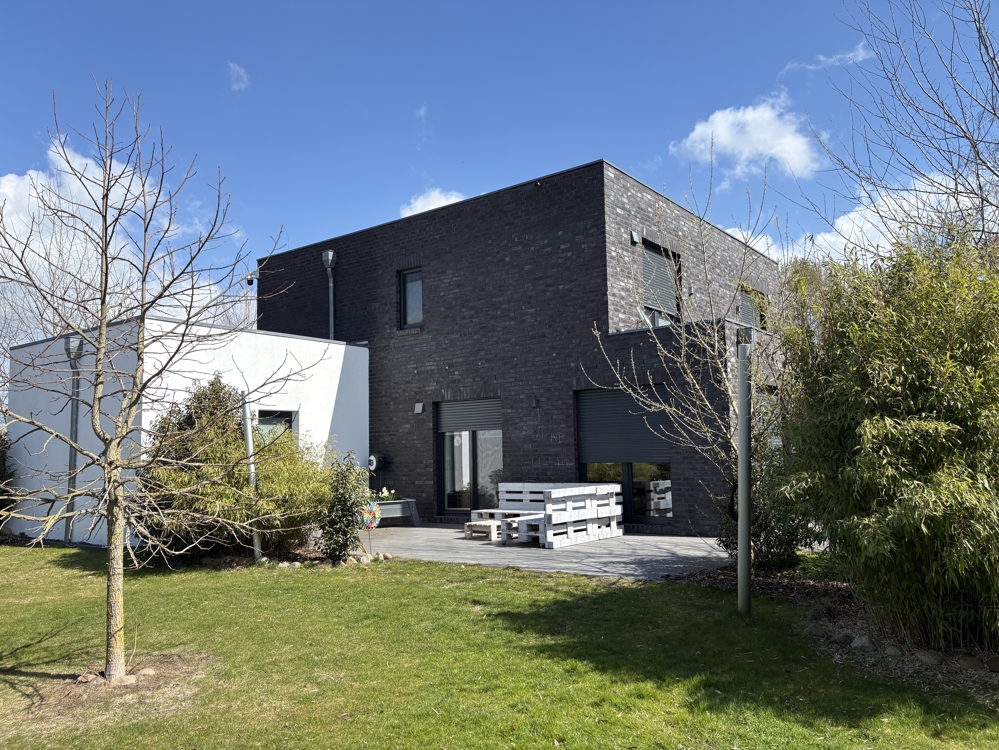 Einzigartiges Architektenhaus für Ihre Familie in Brietlingen - Südwestansicht