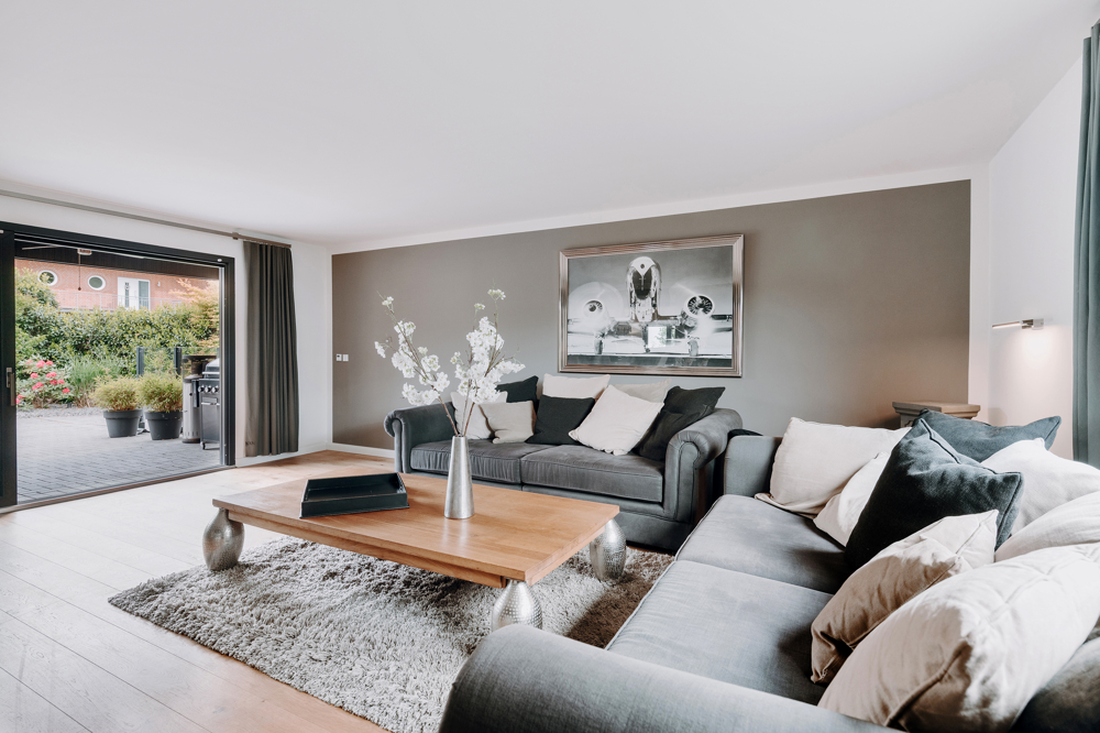 Exklusiver Bungalow mit Glasanbau für Ihr Gewerbe - Wohnen
