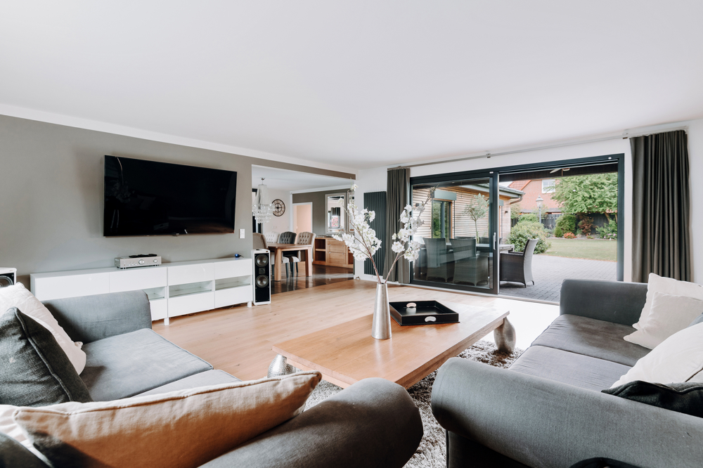 Exklusiver Bungalow mit Glasanbau für Ihr Gewerbe - Wohnen