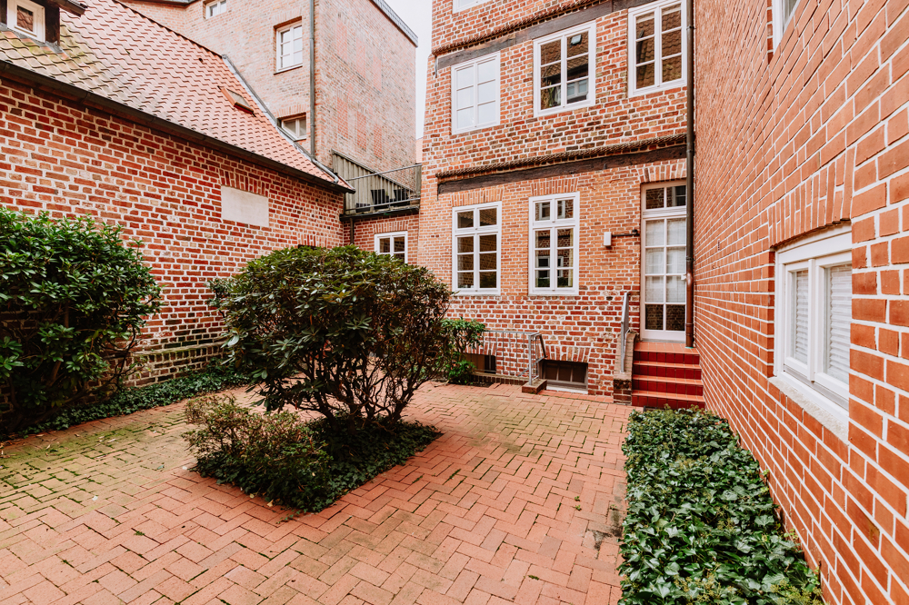 Altstadt-Flair inklusive: Dachgeschosswohnung im Herzen von Lüneburg - Innenhof