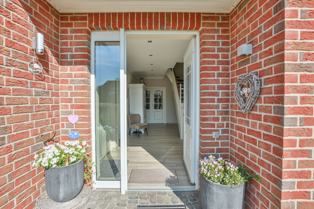 Wunderschönes und modernes Einfamilienhaus mit Pool in Südergellersen! - Eingangsbereich