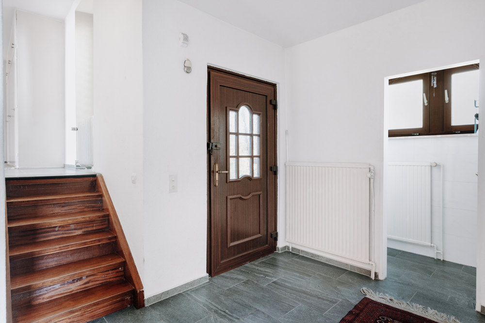 Großes Grundstück, Feldblick & Kamin – Einfamilienhaus in Scharnebeck - Eingangsbereich