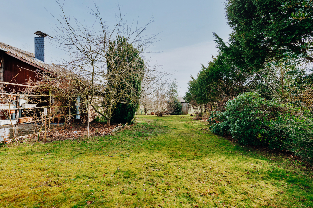 Großes Grundstück, Feldblick & Kamin – Einfamilienhaus in Scharnebeck - Großer Garten