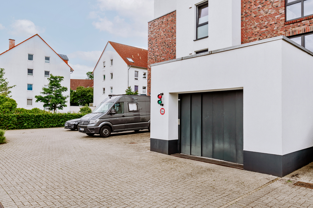 Wohnen mit Komfort – zentral & durchdacht in Lüneburg! - Auto-Aufzug