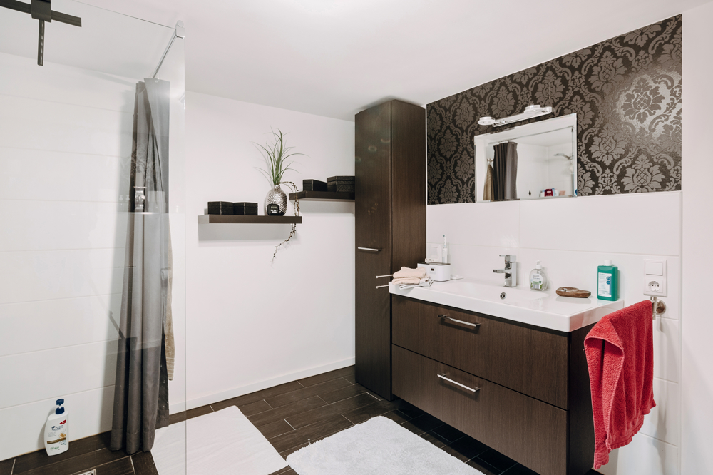 Saniertes Reihenhaus in zentraler Lage - Bad Keller