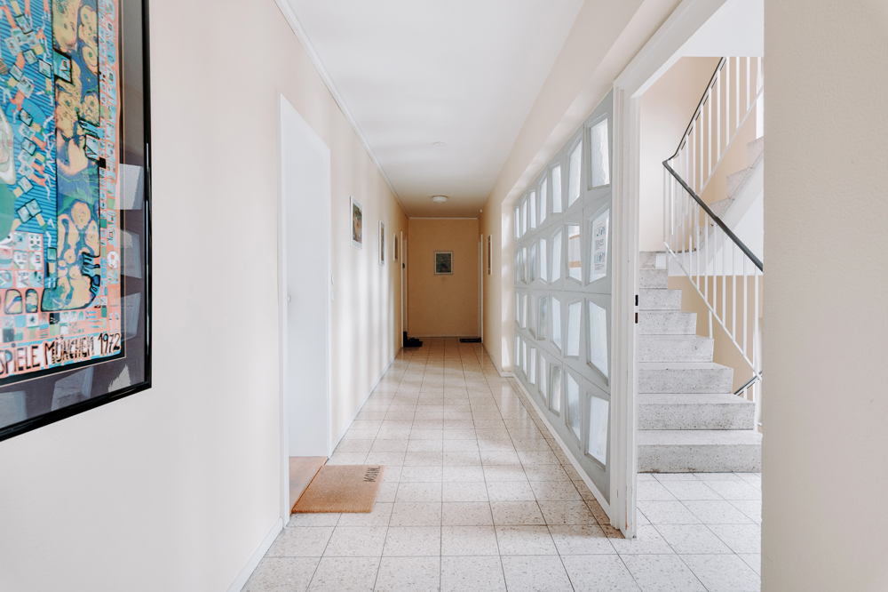 Solide Kapitalanlage: Moderne innenstadtnahe 2‑Zimmer‑Wohnung - Treppenhaus