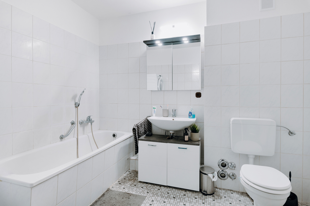 Solide Kapitalanlage: Moderne innenstadtnahe 2‑Zimmer‑Wohnung - Badezimmer