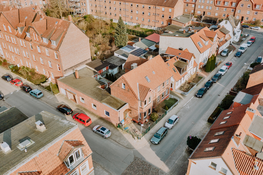 Doppeltes Glück: Doppelhaus mit insgesamt 5 Wohneinheiten inmitten von Lüneburg! - Objekt und Umgebung