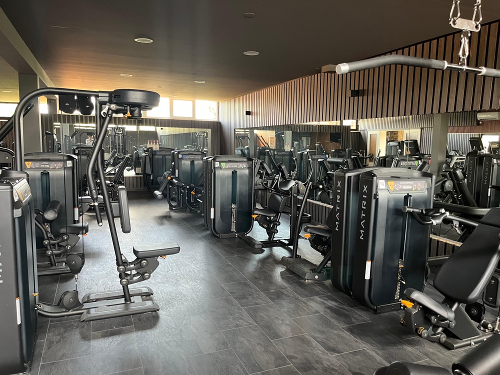 * Fitnessstudio mit Sauna- und Hotelmöglichkeit * - FITNESS