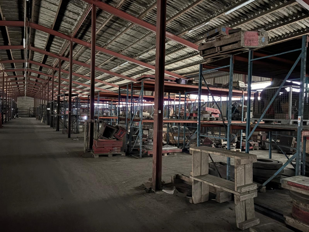 * Hallenfläche im Lüneburger Hafen * - Kaltlager