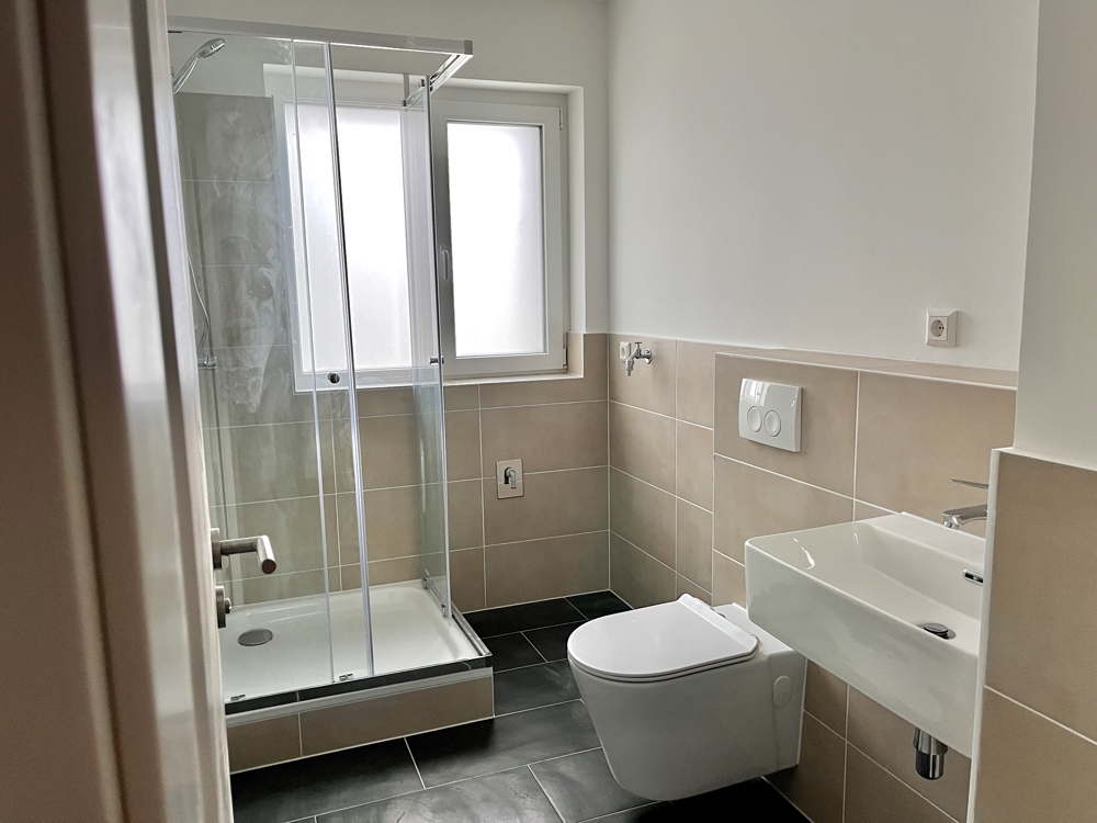 Sanierte 3-Zimmer-Wohnung - Bad