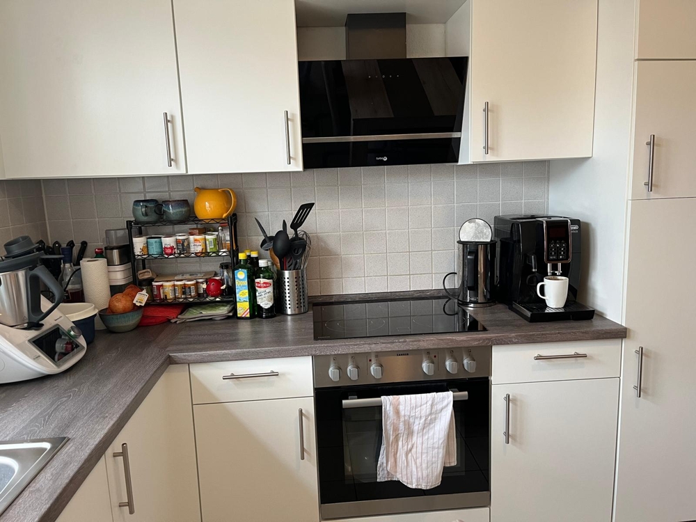 Neues Zuhause mit Balkon, Terrasse und Garten - Einbauküche