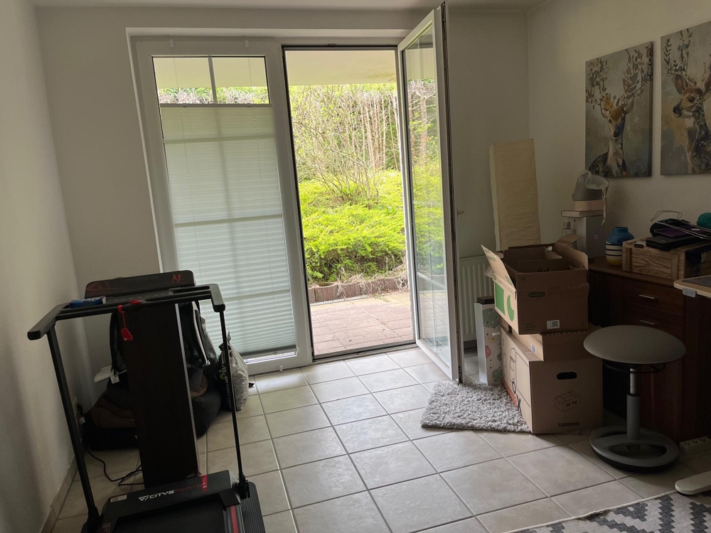 Neues Zuhause mit Balkon, Terrasse und Garten - Büro im Souterrain