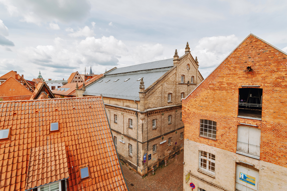 Historisches Weinhaus: Vielseitige Gewerbefläche über drei Ebenen in Lüneburg - Bild