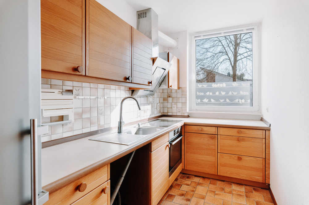 Helle 3-Zimmer-Wohnung mit Wintergarten, Balkon und Blick ins Grüne - Küche