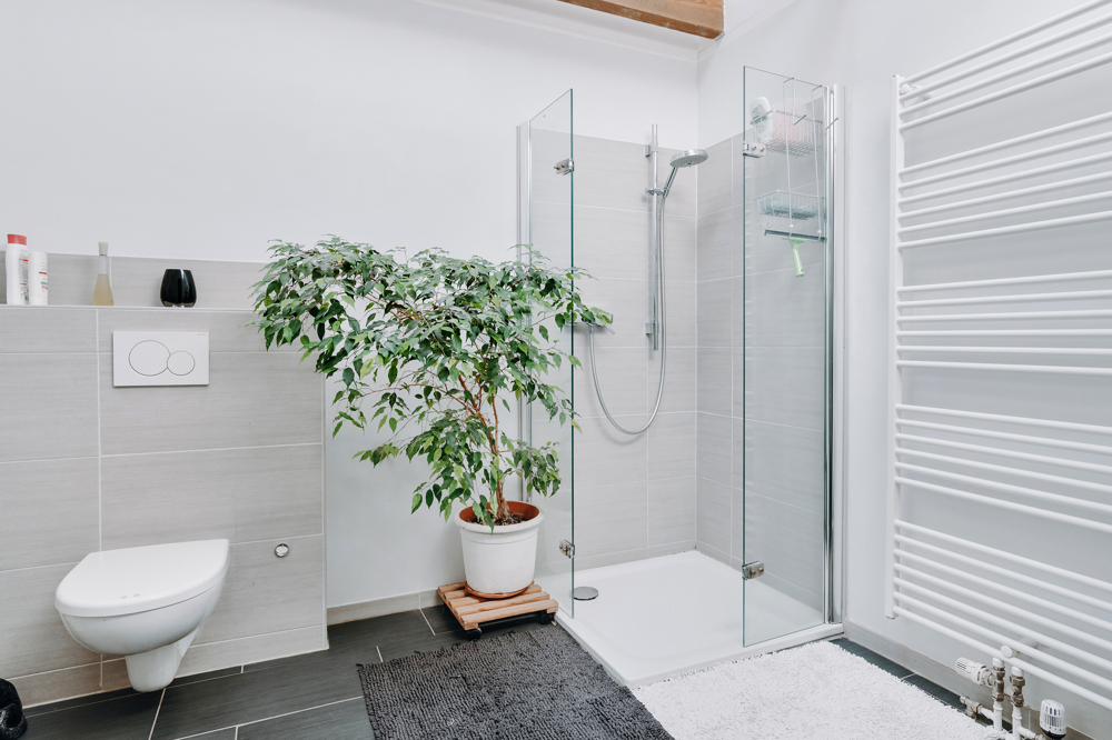Charmantes Reihenmittelhaus mit sonnigem Garten - Badezimmer mit Dusche