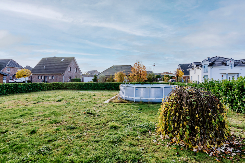 Moderne Stadtvilla mit PV, Speicher & Erdwärme - Garten