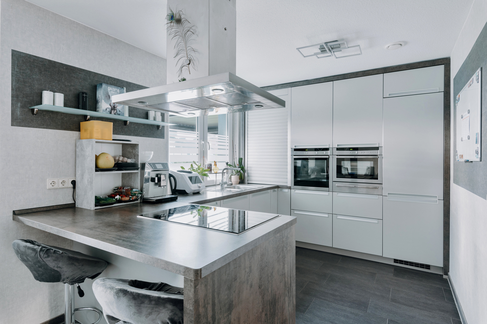 Moderne Stadtvilla mit PV, Speicher & Erdwärme - Küche