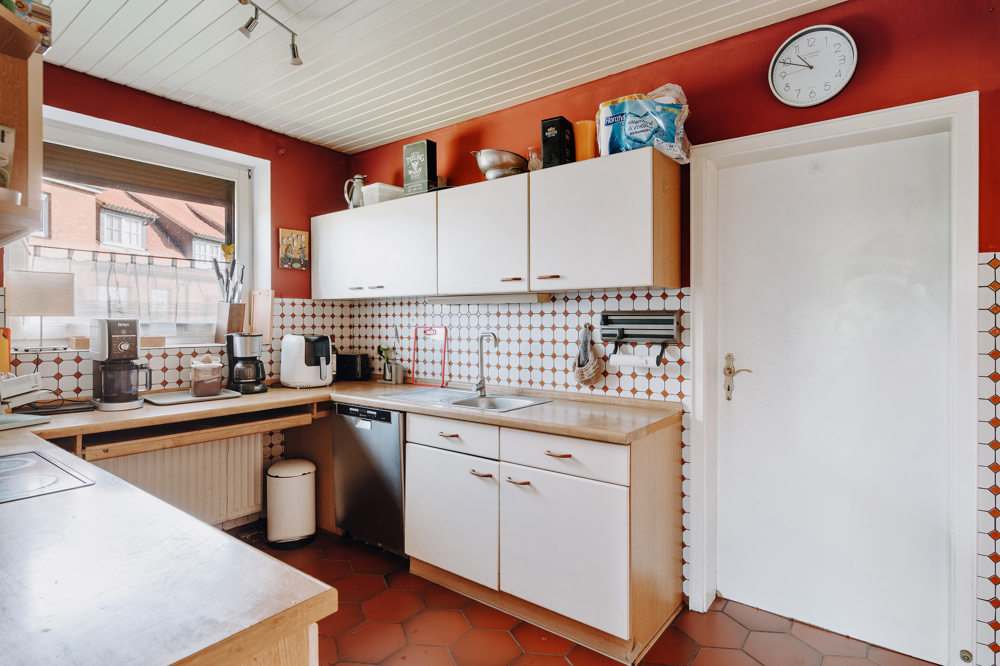 Ein- bis Zweifamilienhaus auf großem Grundstück mit Entwicklungspotenzial! - Küchenbereich