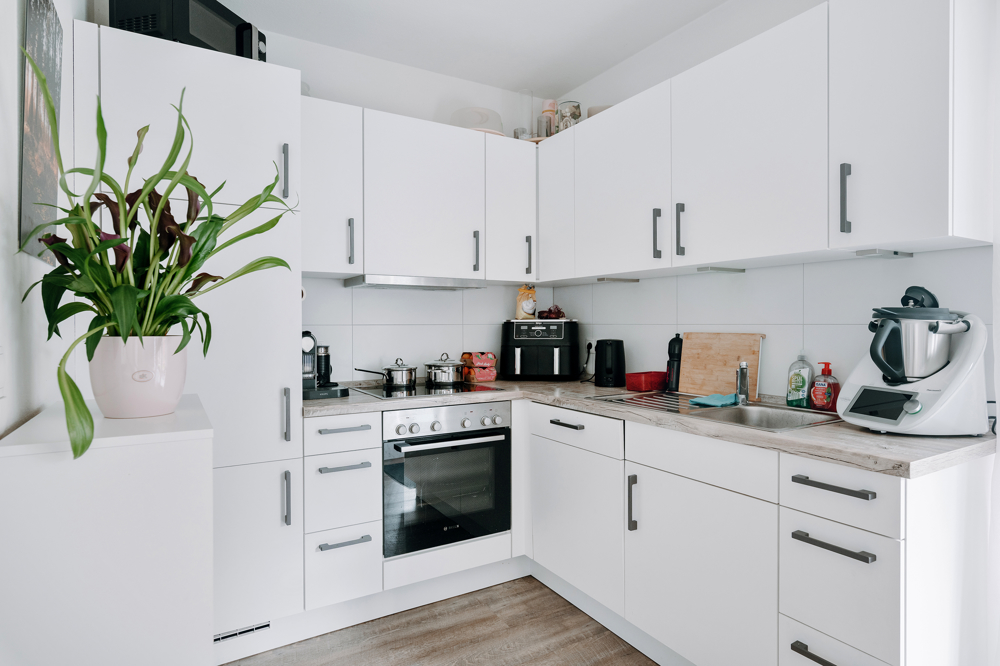 Einziehen und wohlfühlen: Stilvolle 2-Zimmer-Wohnung in Bardowick - Küche