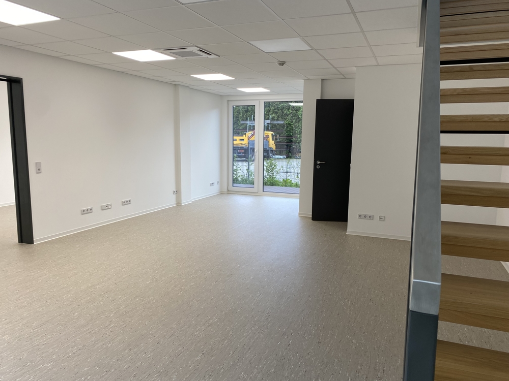 * Arbeitsplatz in Erstbezug Bürofläche * - IMG_3468