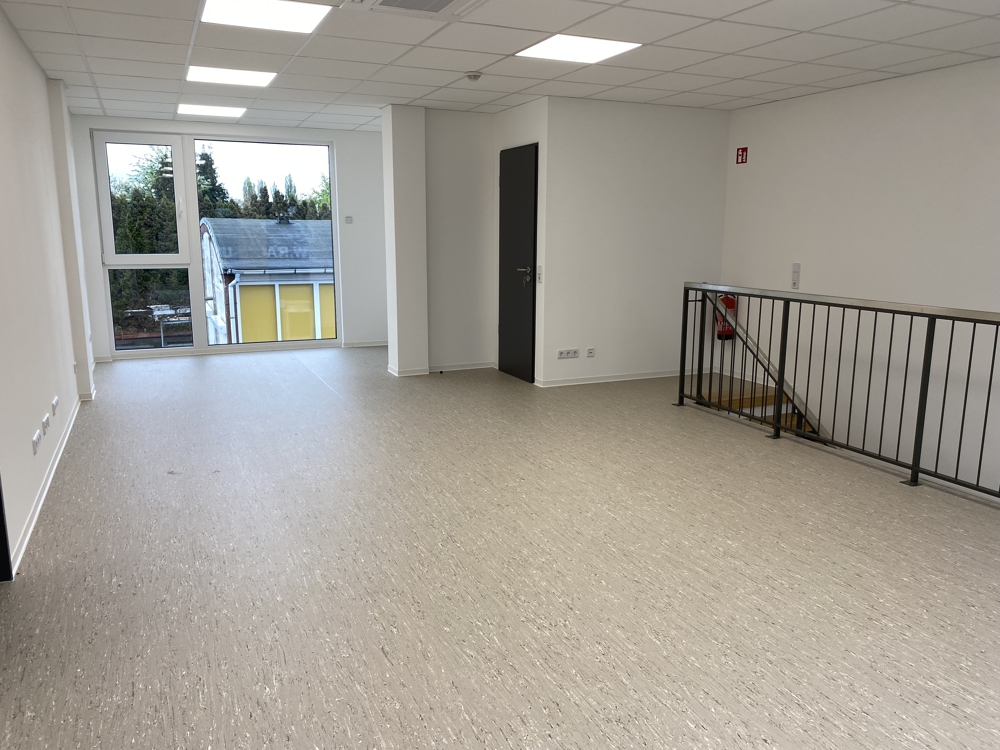* Arbeitsplatz in Erstbezug Bürofläche * - IMG_3466