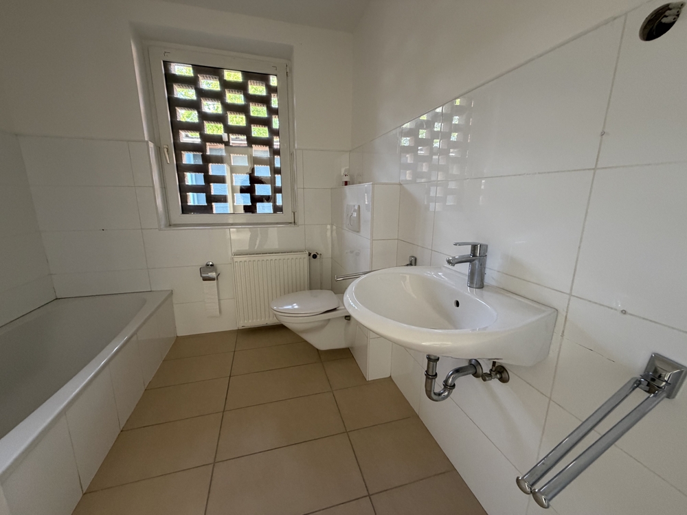 Bungalow mit Vollkeller und ausgebautem Dachboden - Badezimmer