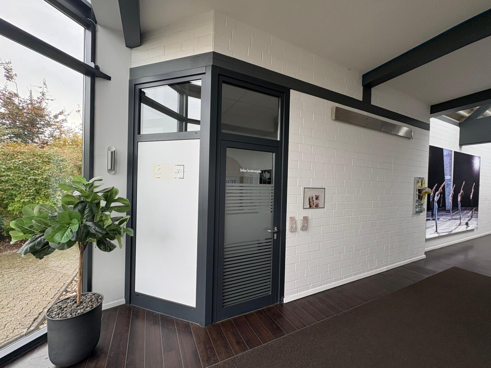 Gewerbefläche im Olympic in Adendorf - Eingang