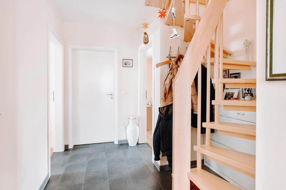 Einziehen und Wohlfühlen. Dachgeschoss-Juwel im Maisonette-Stil - Eingangsbereich/Aufgang