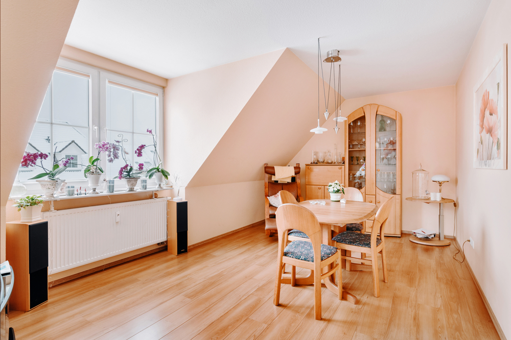 Einziehen und Wohlfühlen. Dachgeschoss-Juwel im Maisonette-Stil - Wohnbereich