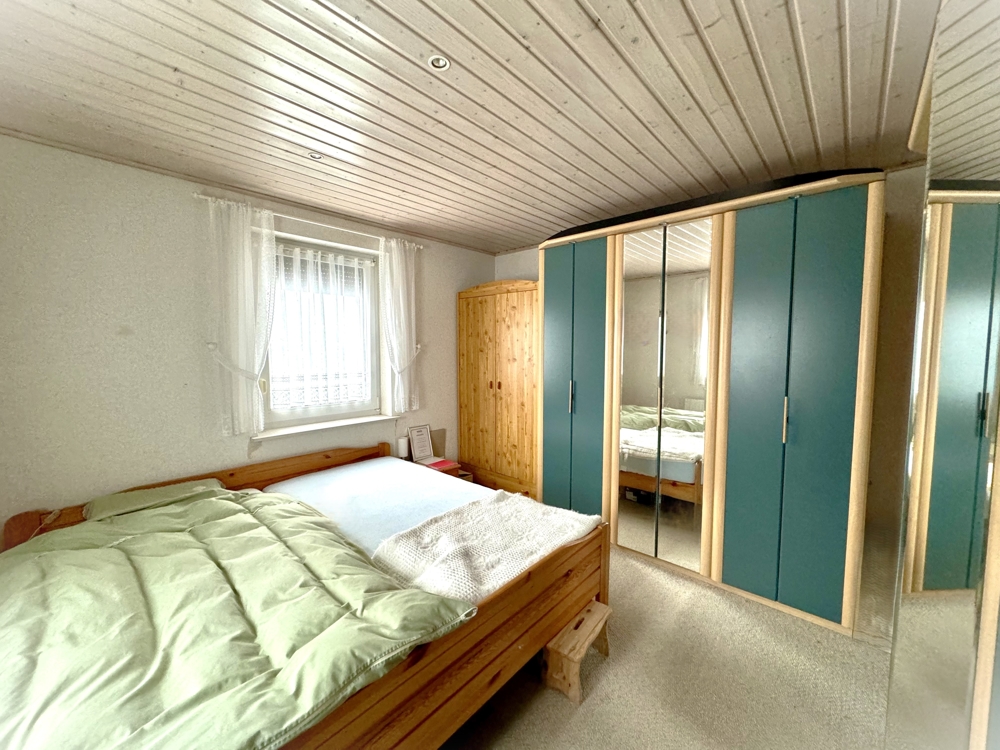 Solides Einfamilienhaus auf großem Grundstück in Westergellersen! - Schlafzimmer im Erdgeschoss