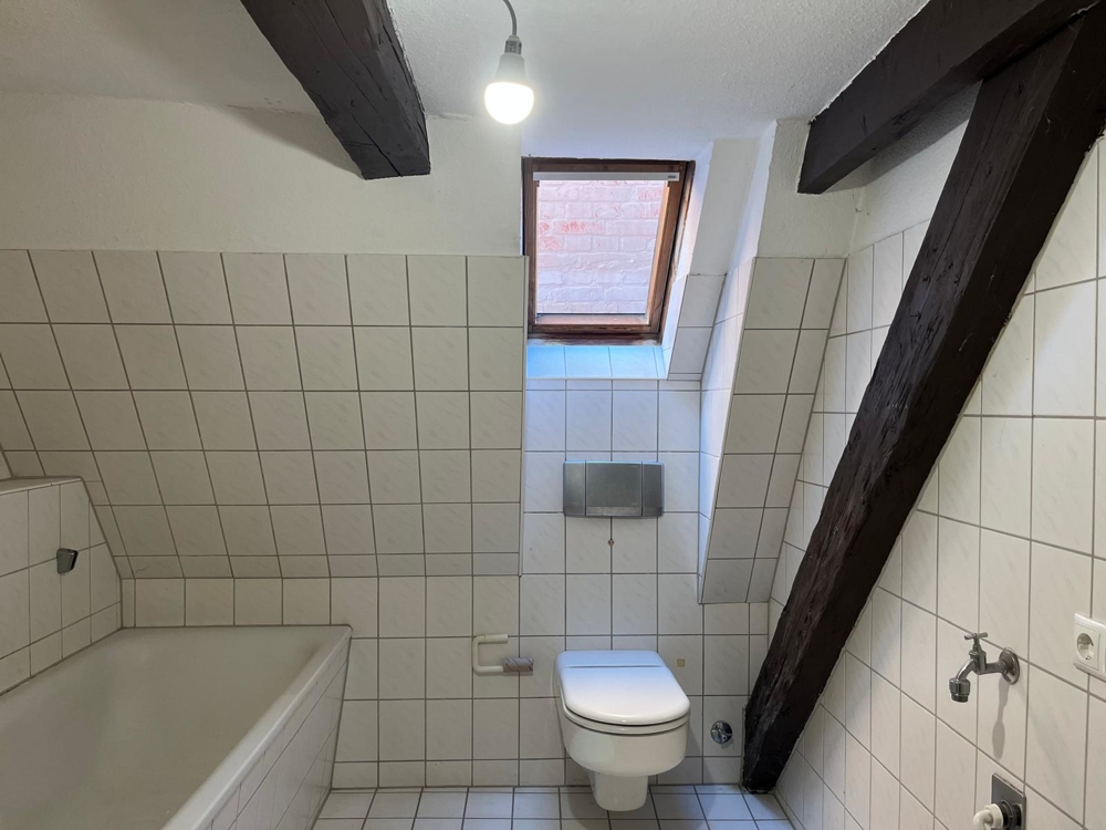 ° Tolle Altbauwohnung in der City ° - Wannenbad1