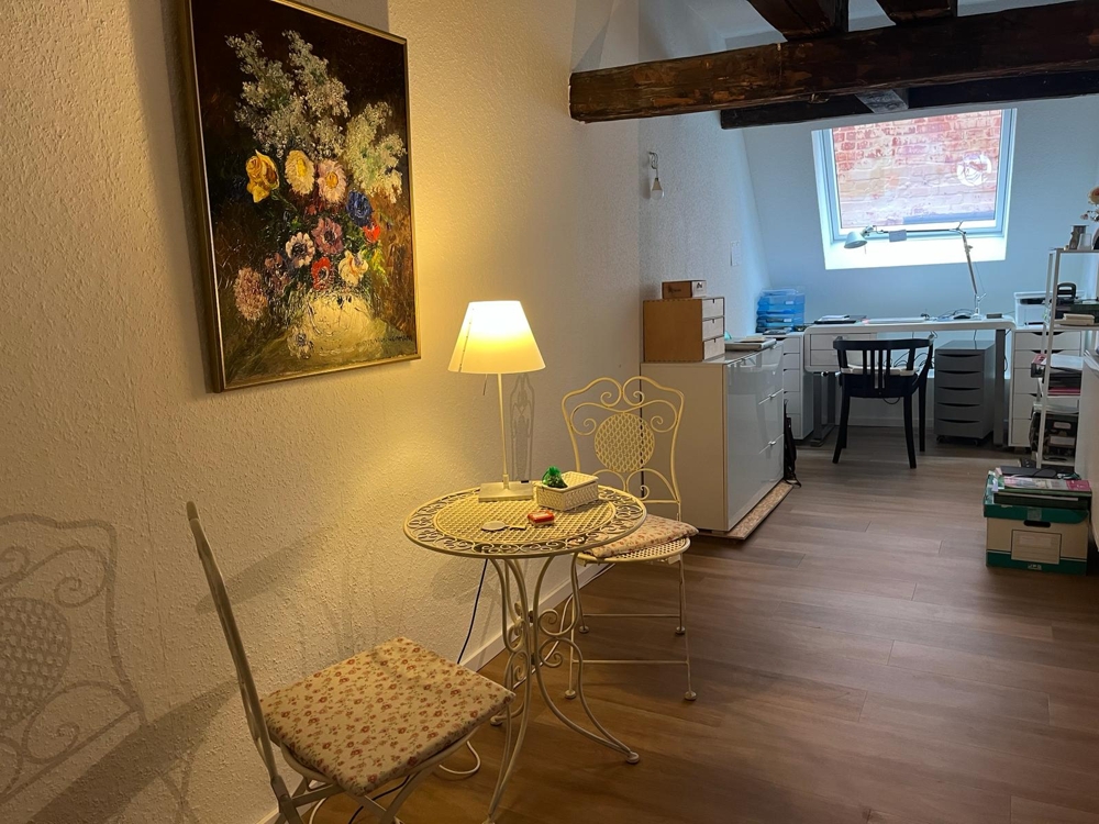 Tolle Altbauwohnung in der City - Gemütliche Leseecke