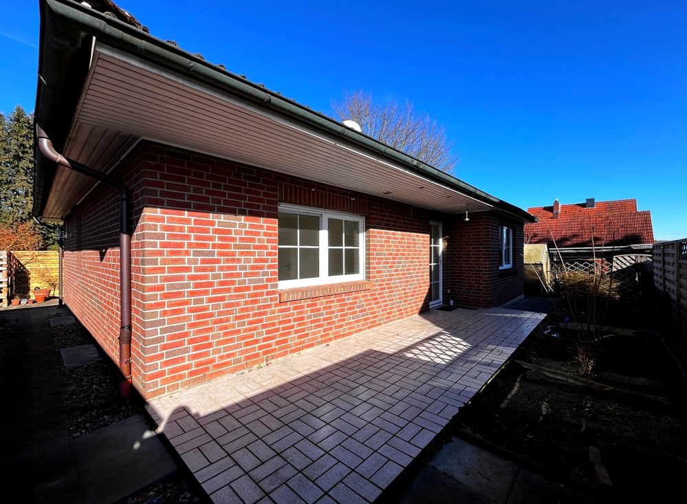 Bungalow mit Vollkeller und ausgebautem Dachboden - Terrasse