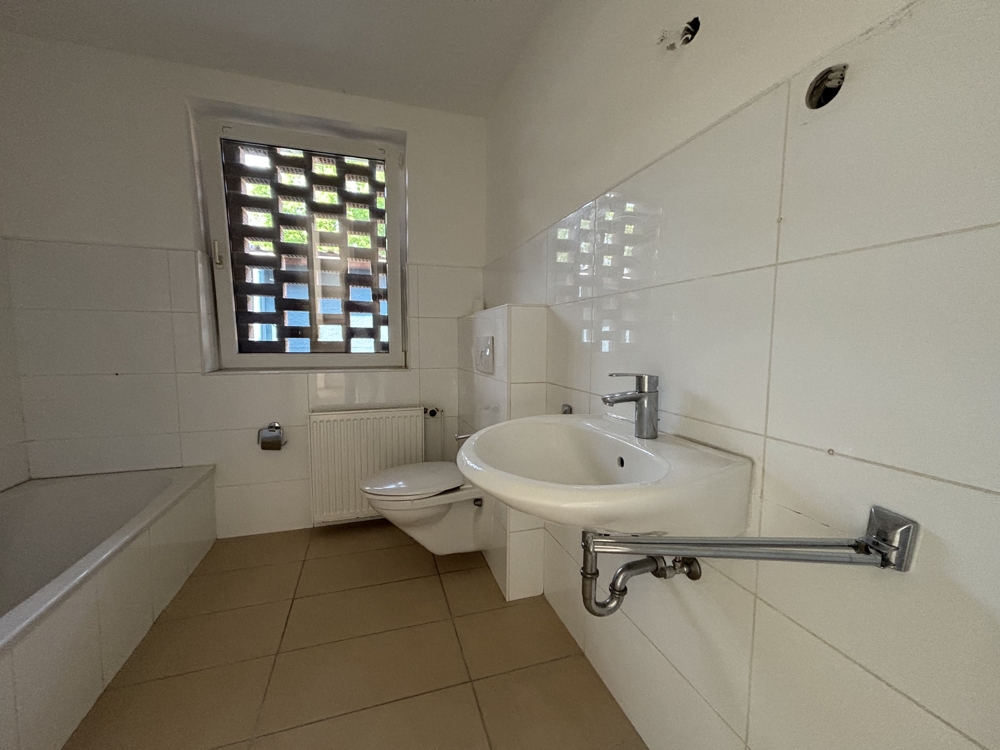 Bungalow mit Vollkeller und ausgebautem Dachboden - Badezimmer